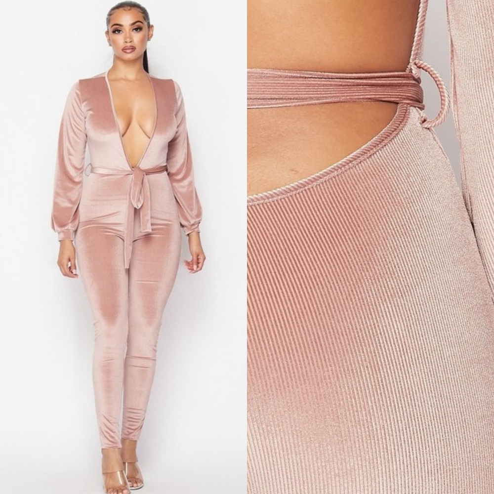 Velvety soft long sleeved jumpsuit adjustable tie at waist smooth has st…